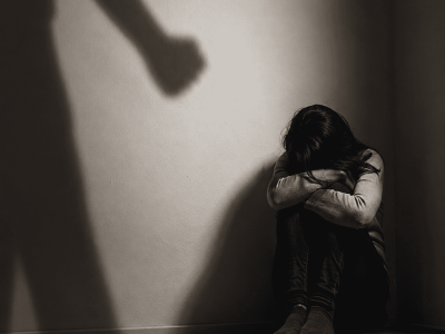 Webinar 1 Violência Doméstica: Reconhecer para Agir 16 de setembro de 2026 Aprenda a identificar os diferentes tipos de violência doméstica, reconhecer sinais de alerta, compreender os fatores de risco e conhecer estratégias de prevenção, comunicação e encaminhamento da vítima. Webinar 2 Violência Psicológica: Compreender para Prevenir 14 de outubro de 2026 Compreenda uma das formas de violência mais difíceis de identificar. Saiba reconhecer manipulação emocional, controlo, humilhação, coerção e os seus impactos na vítima, bem como estratégias de apoio e prevenção. Webinar 3 Relações Saudáveis: Educar para Transformar 11 de novembro de 2026 Descubra como promover relações baseadas no respeito, igualdade e confiança, identificando fatores de risco e desenvolvendo competências de comunicação, assertividade e prevenção em diferentes contextos sociais. Webinar 4 Comunidade Ativa: Juntos Contra a Violência 16 de dezembro de 2026 Conheça o papel da comunidade na prevenção da violência, compreenda a rede nacional de apoio à vítima e saiba como atuar de forma responsável perante situações de suspeita ou denúncia.